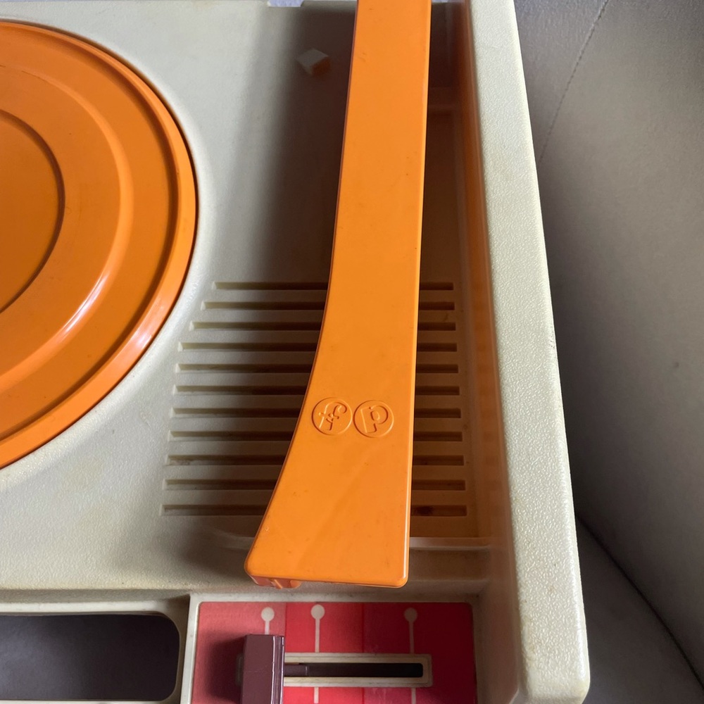 Vintage Fisher Price 1978 Portable Record Player #825 (847T) Orange Turntable - Picture 15 of 16